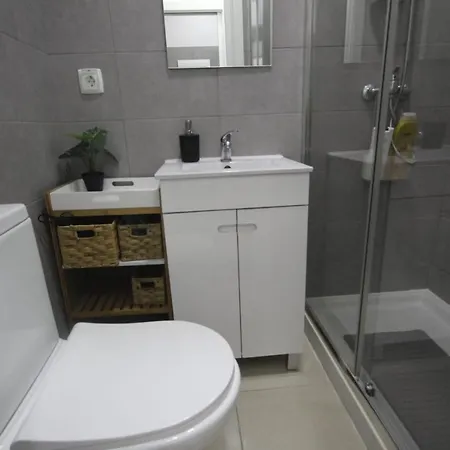 Antique M1 R1 - Amazing Double With Shared Bathroom In Marques Pombal 3* Lisboa