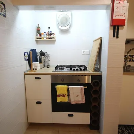 Antique M1 R1 - Amazing Double With Shared Bathroom In Marques Pombal 3* Lisboa