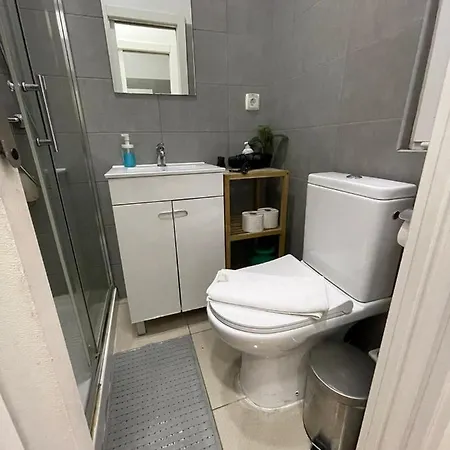 Vendégház Antique M1 R1 - Amazing Double With Shared Bathroom In Marques Pombal 3*