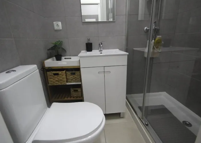 Antique M1 R1 - Amazing Double With Shared Bathroom In Marques Pombal 3* Lissabon