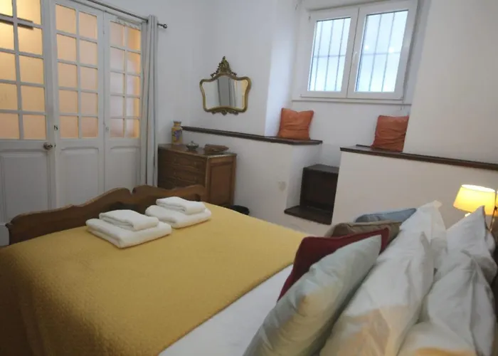 Antique M1 R1 - Amazing Double With Shared Bathroom In Marques Pombal
