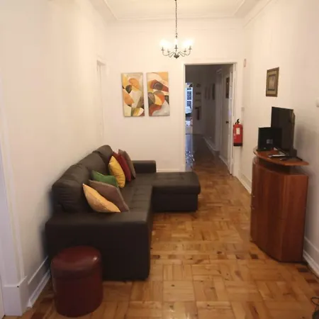 Antique M1 R1 - Amazing Double With Shared Bathroom In Marques Pombal * Lisbon