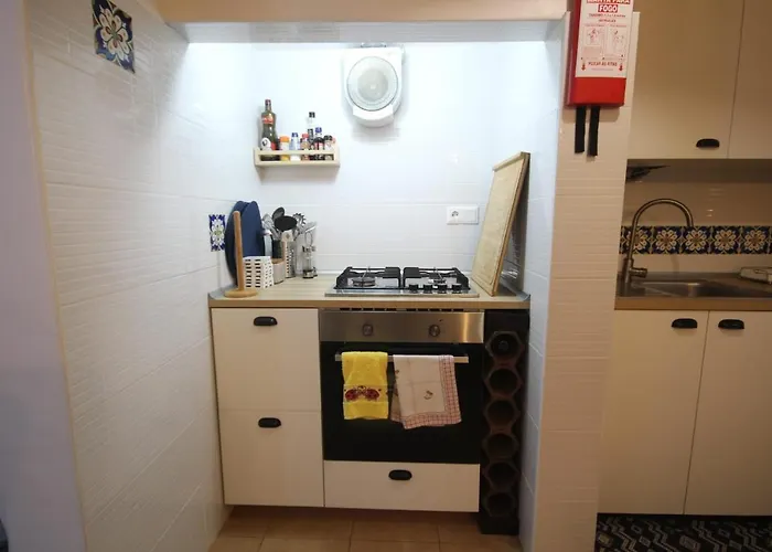 Antique M1 R1 - Amazing Double With Shared Bathroom In Marques Pombal 3* Lisboa