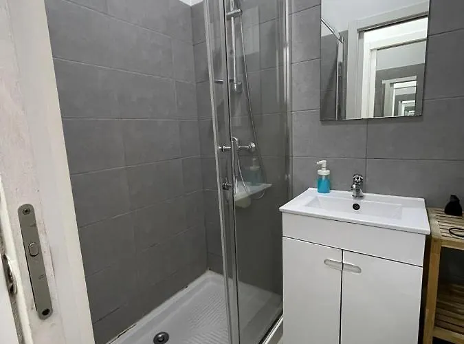 Antique M1 R1 - Amazing Double With Shared Bathroom In Marques Pombal Gæstehus 3*